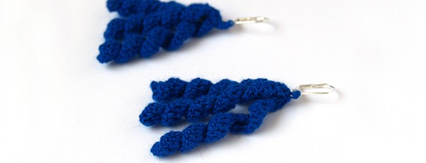blue earrings / pendientes azul