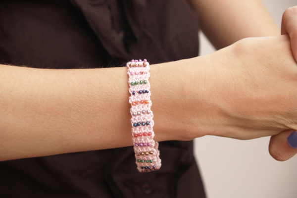 soft pink crochet bracelet / brazalete rosa de ganchillo